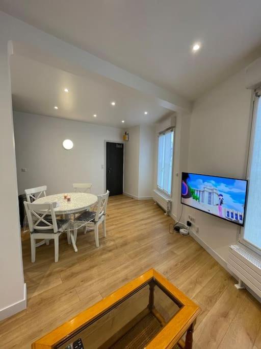 Paris Centre Clamart Hopital Percy Appart 2 Pieces Tres Lumineux Grand מראה חיצוני תמונה