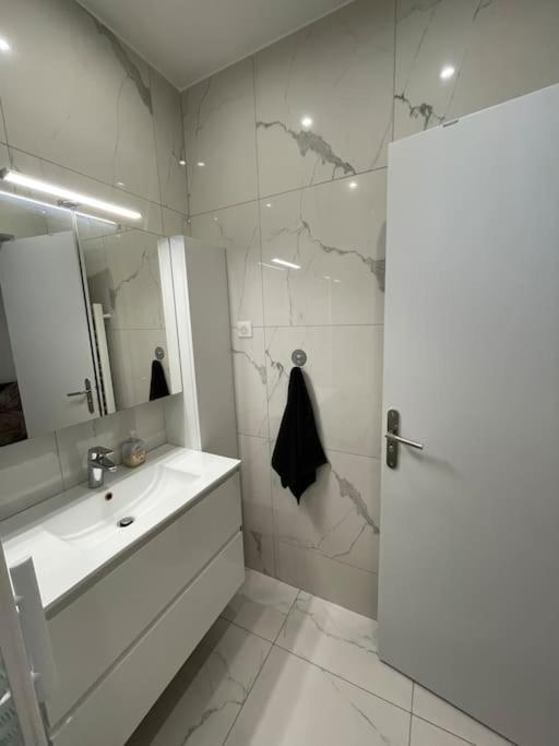 Paris Centre Clamart Hopital Percy Appart 2 Pieces Tres Lumineux Grand מראה חיצוני תמונה