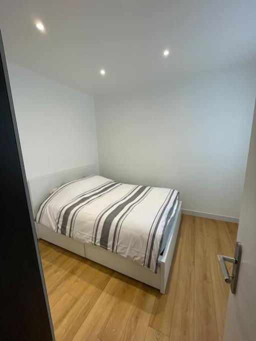 Paris Centre Clamart Hopital Percy Appart 2 Pieces Tres Lumineux Grand מראה חיצוני תמונה
